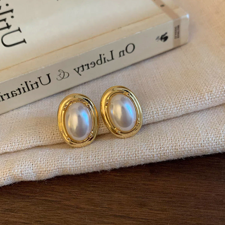 Women's Oval Metal Pearl For French Style Retro Earrings