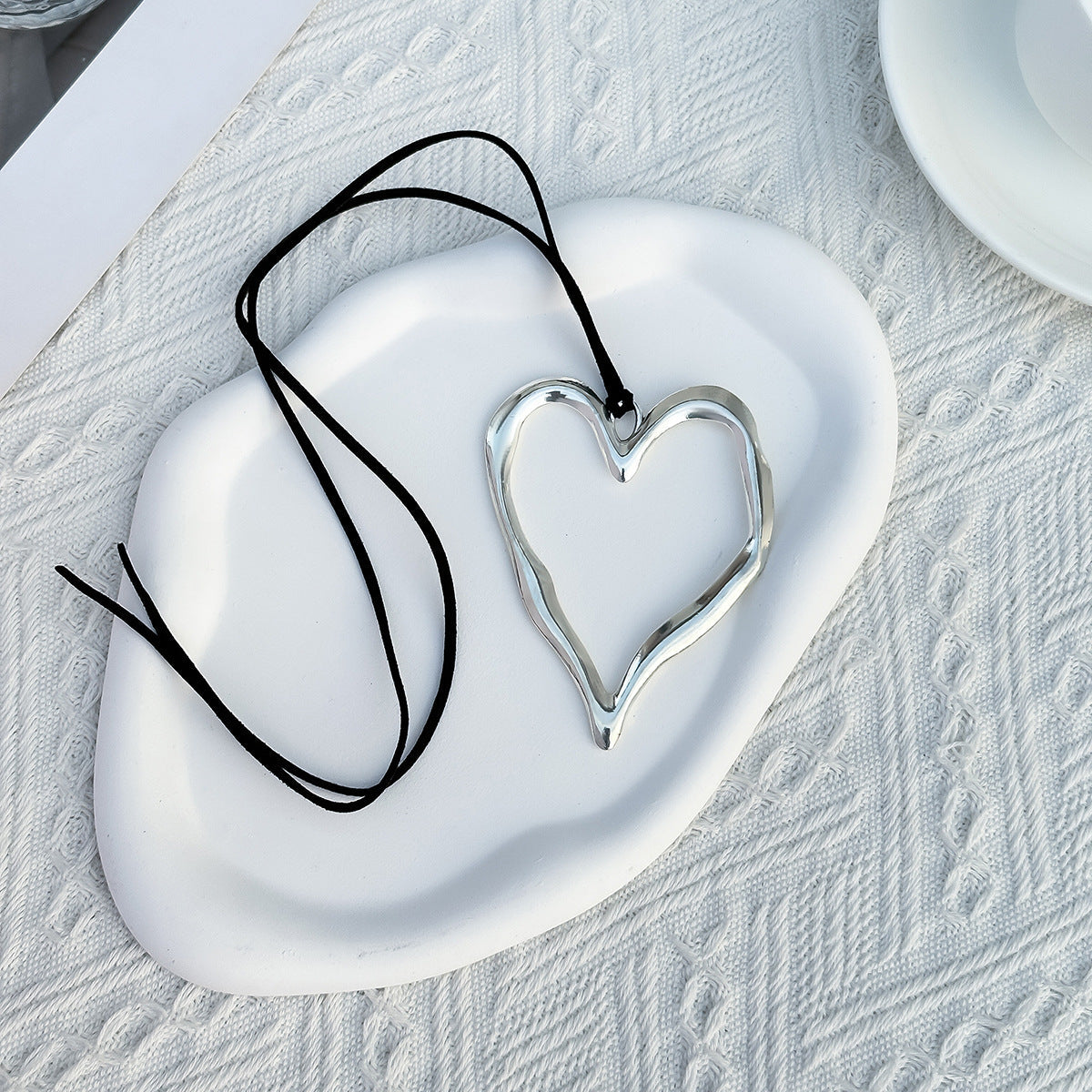 Ornament Simple Geometric Heart Shape Hollow Out Pendant Necklaces