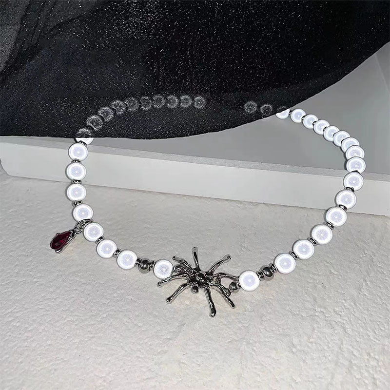 Sweet Cool Hot Spider Reflective Pearl Necklaces