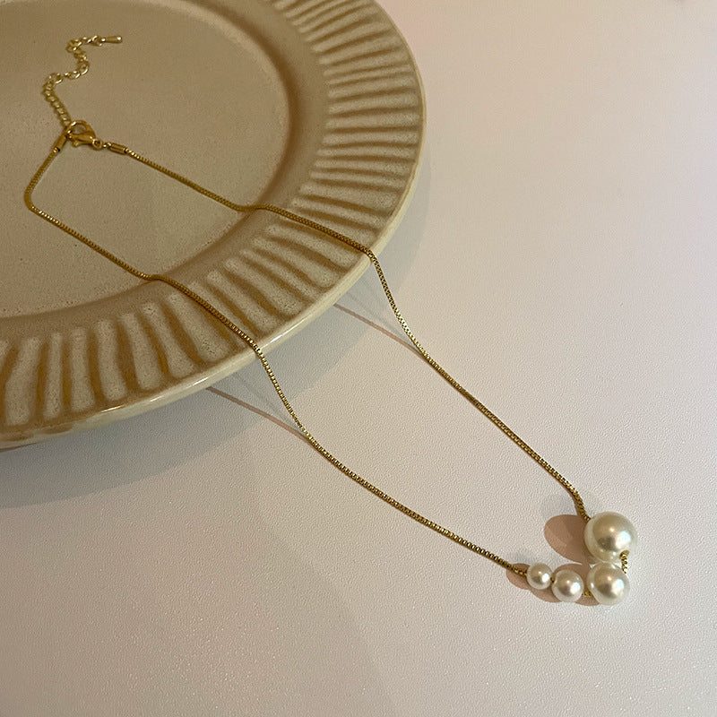 Design Simple Fashion Pearl Temperamental Cold Necklaces
