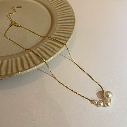 Design Simple Fashion Pearl Temperamental Cold Necklaces