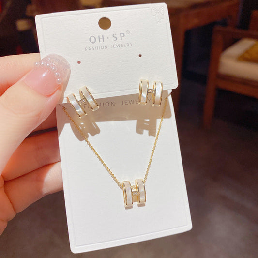 Women's Fashionable Shell Alphabet Letter Minority Simple Rings