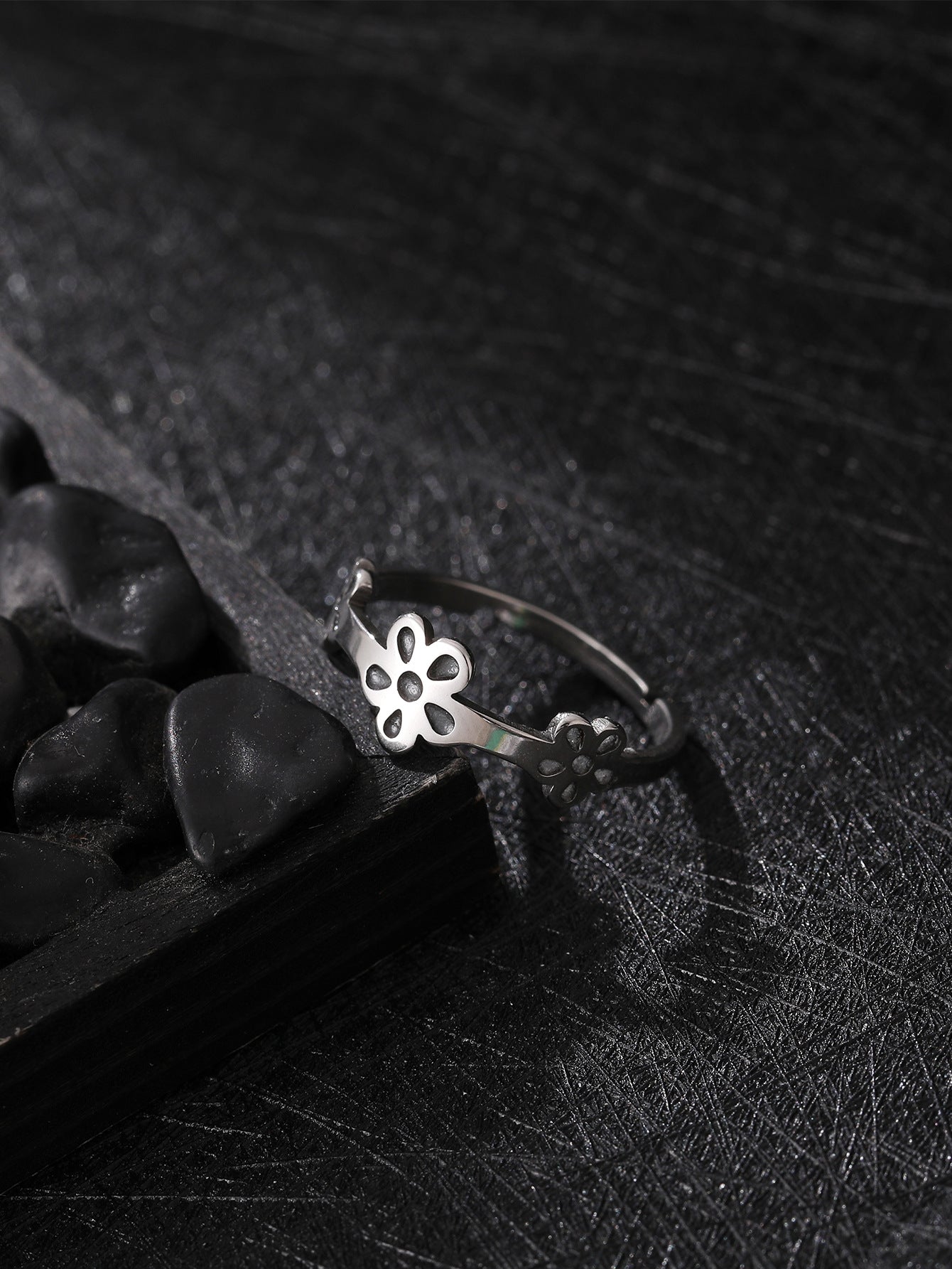 Cute Night Glow Ornament Fashion Geometric Stainless Steel Rings