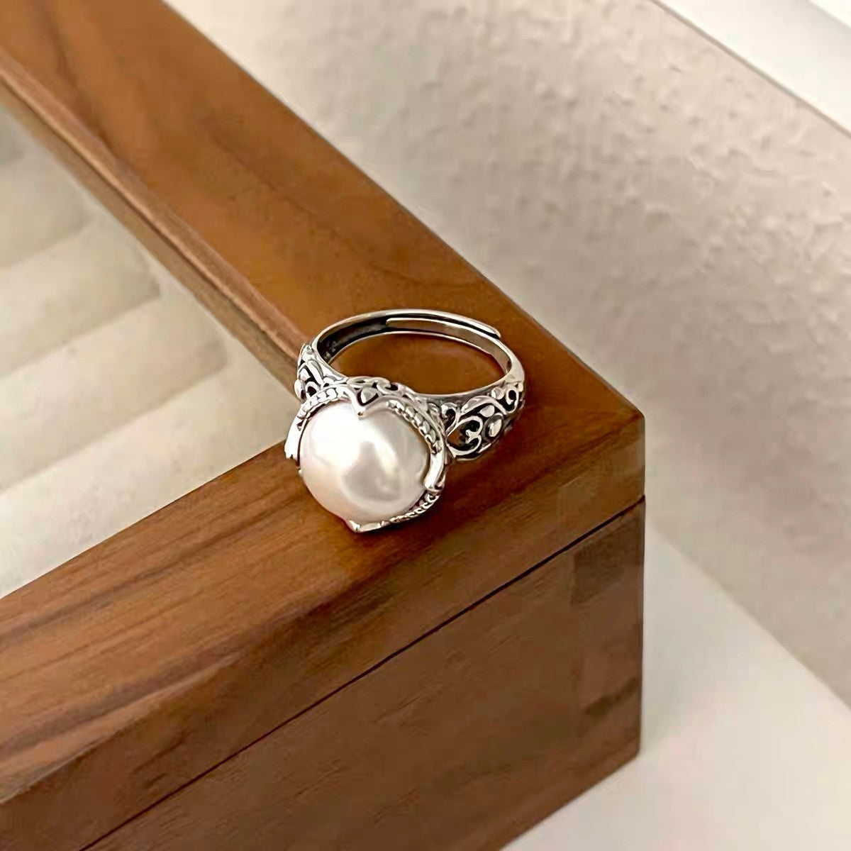 Vintage Thai Sier Big Pearl Queen Female Rings