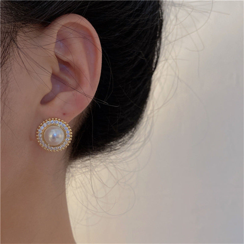 Women's Elegant Graceful High-grade Versatile Retro Diamonds Earrings