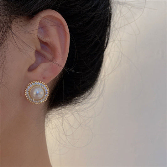 Women's Elegant Graceful High-grade Versatile Retro Diamonds Earrings