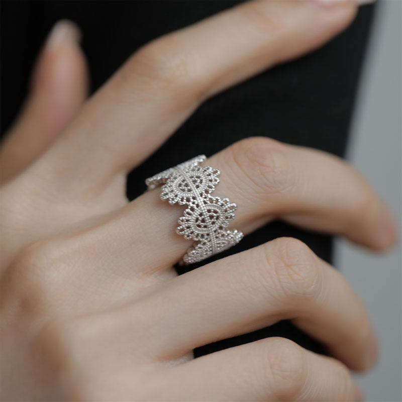 Hollow Exquisite Palace Style Female Personality Rings