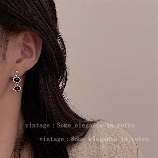 Vintage Court Black Long Niche Exaggerated Earrings