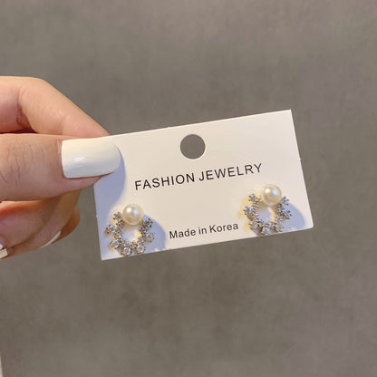 Female Simple Graceful Metal Quality Street Earrings