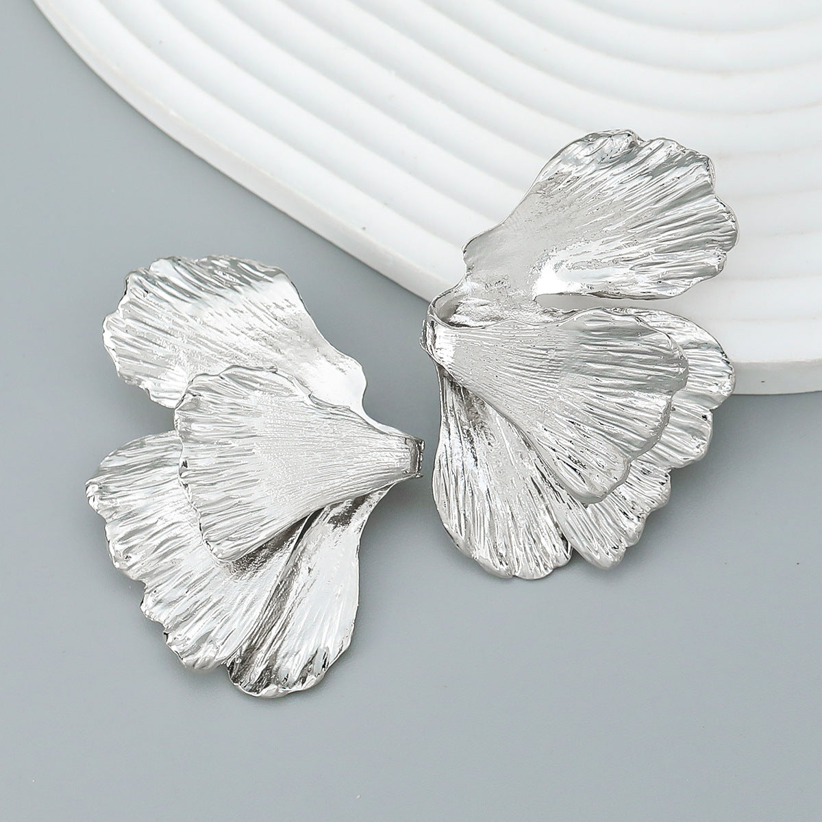 Alloy Leaves Flower Female Fashion Elegant Retro Earrings