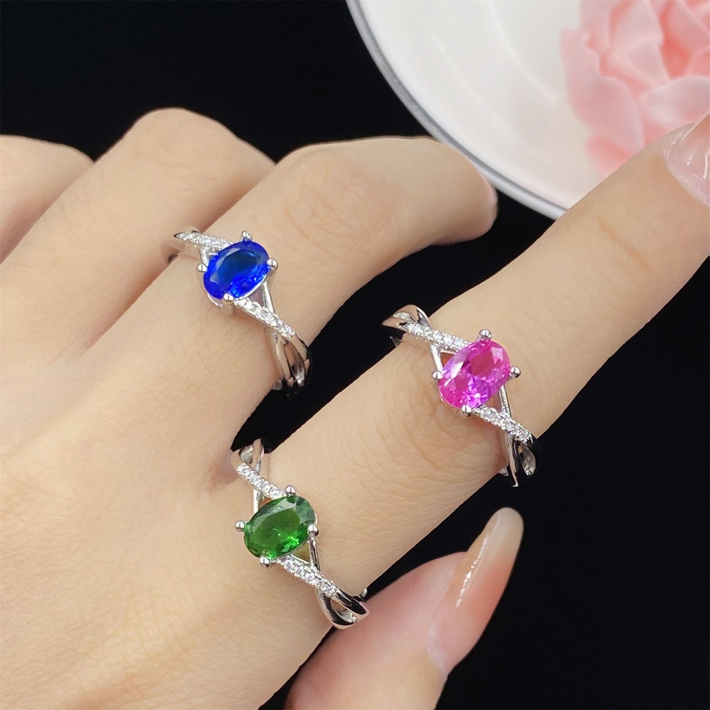 Women's Artificial Emerald Sapphire Simple Cross Twisted Line Rings