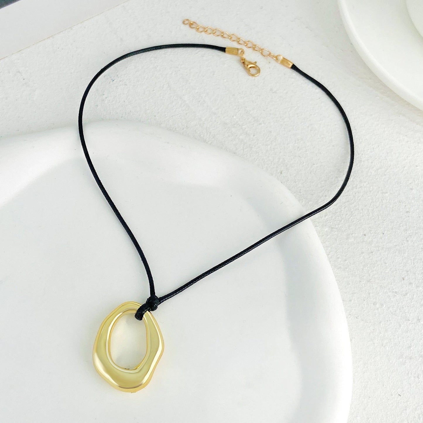 Women's Heart-shaped Hollow Pendant For Simple Geometric Ellipse Necklaces