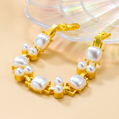 Women's Alloy Pearl-studded And Set Trendy Grace Necklaces