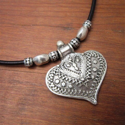 Retro Pattern Love Heart Exaggerating Pendant Female Necklaces