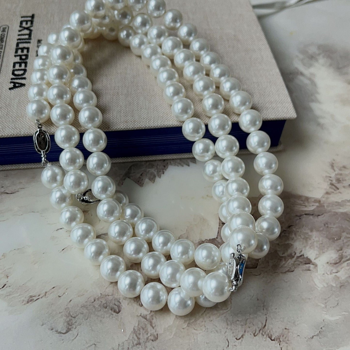 Mai Ni Pearl White Light Luxury Necklaces