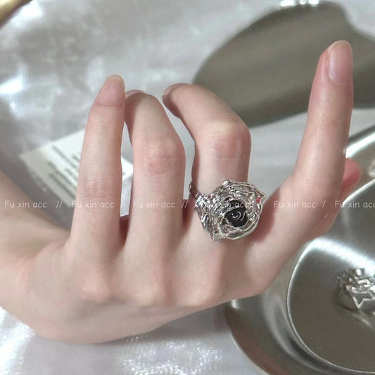 Retro Black Three-dimensional Rose Female Design High-grade Light Luxury Rings