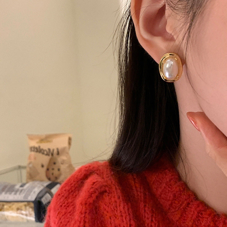 Women's Oval Metal Pearl For French Style Retro Earrings