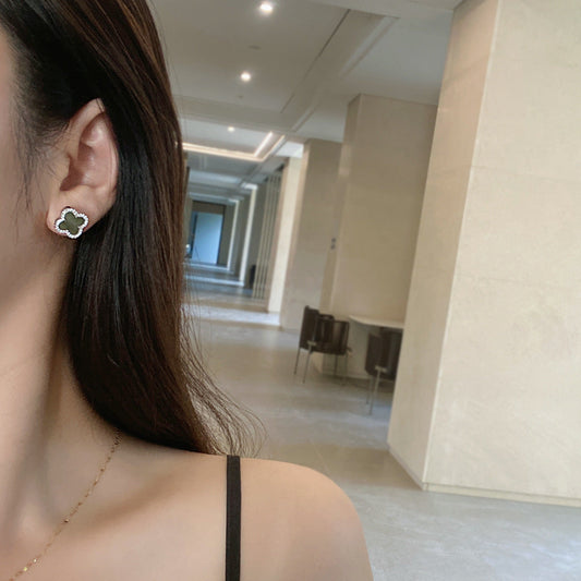 Women's Natural Shell Sier Gray Colored Light Earrings