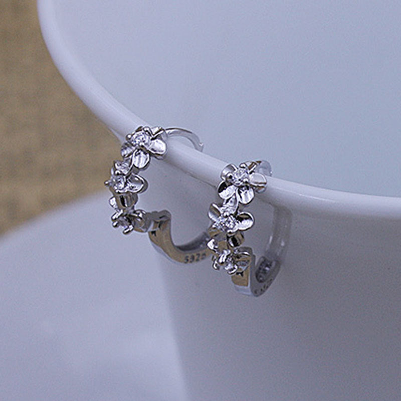 Women's Fashion Sier Plated Ear Camellia Clip Earrings