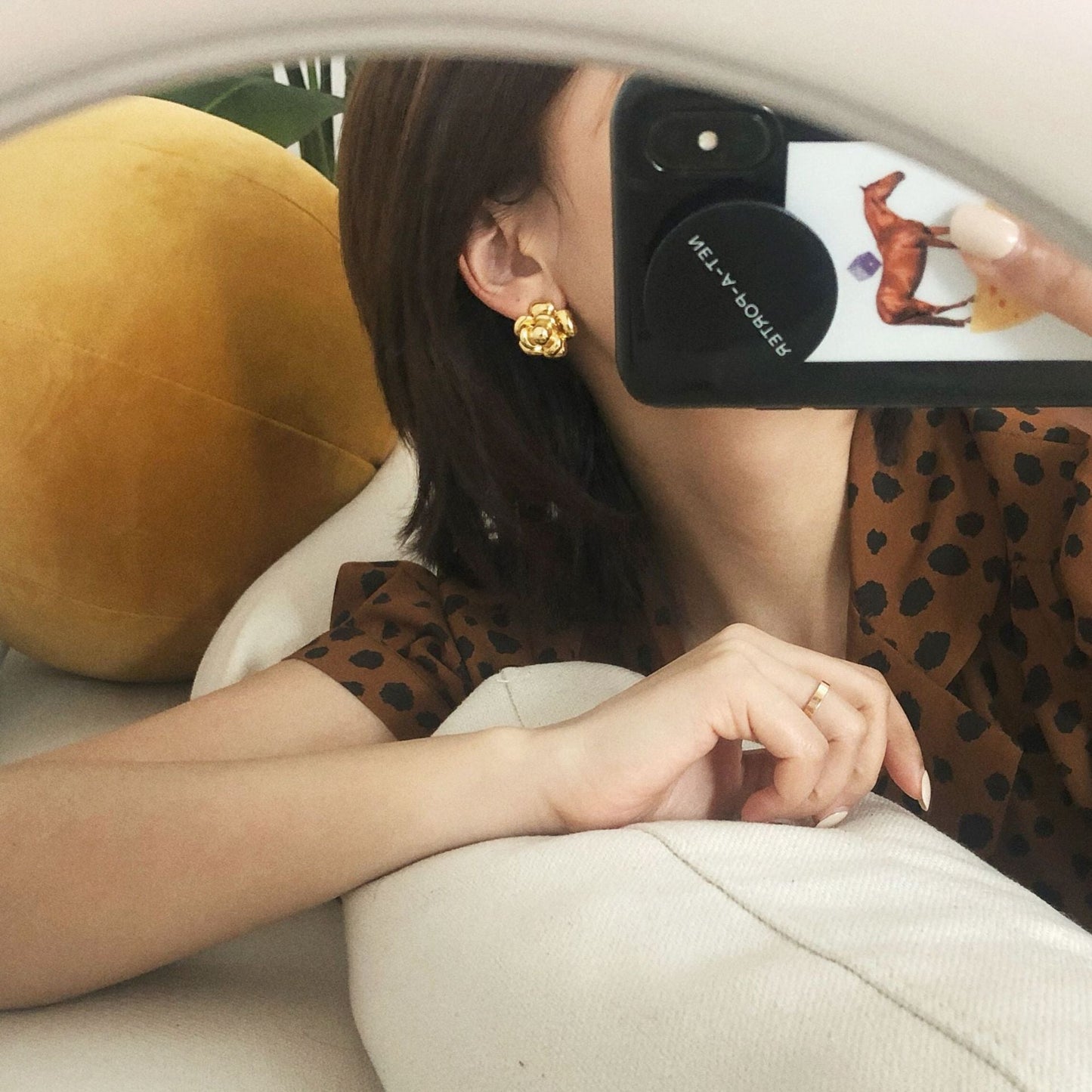 Retro Classic Camellia High-grade Three-dimensional Flower Earrings