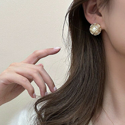 Women's French Style Classic Light Luxury Pearl Earrings