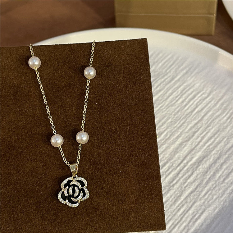 Women's Flower Pendant Pearl Niche Design High-grade Necklaces