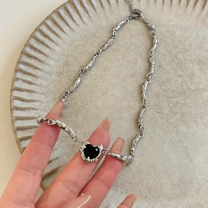 Style Black Peach Heart Clavicle Chain Female Hot Cold Necklaces