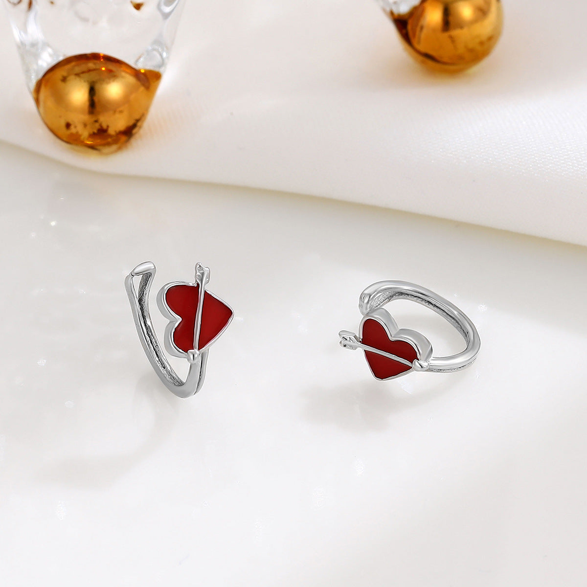 Women's Red Heart-shaped Earless Temperamental Minority Ornament Earrings