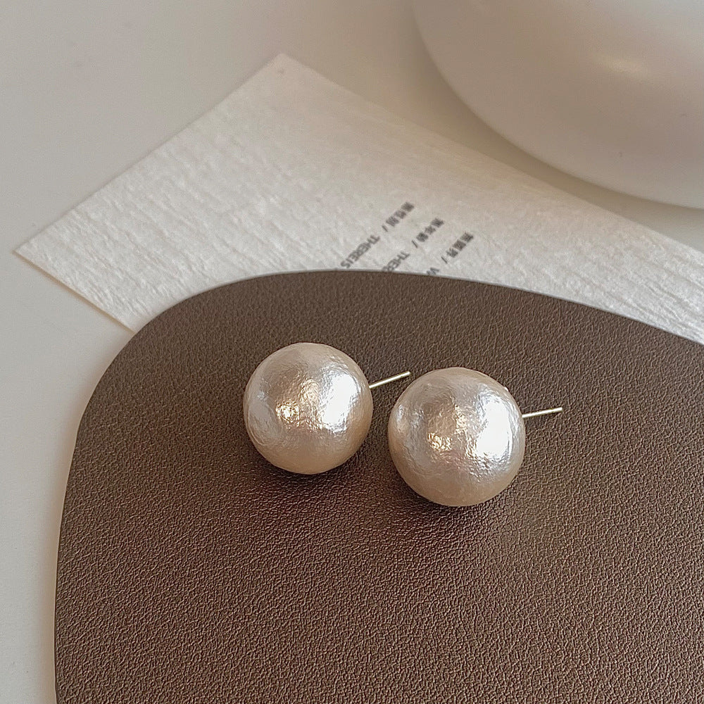 Women's French Style Retro Bright Pearl Knotted Earrings