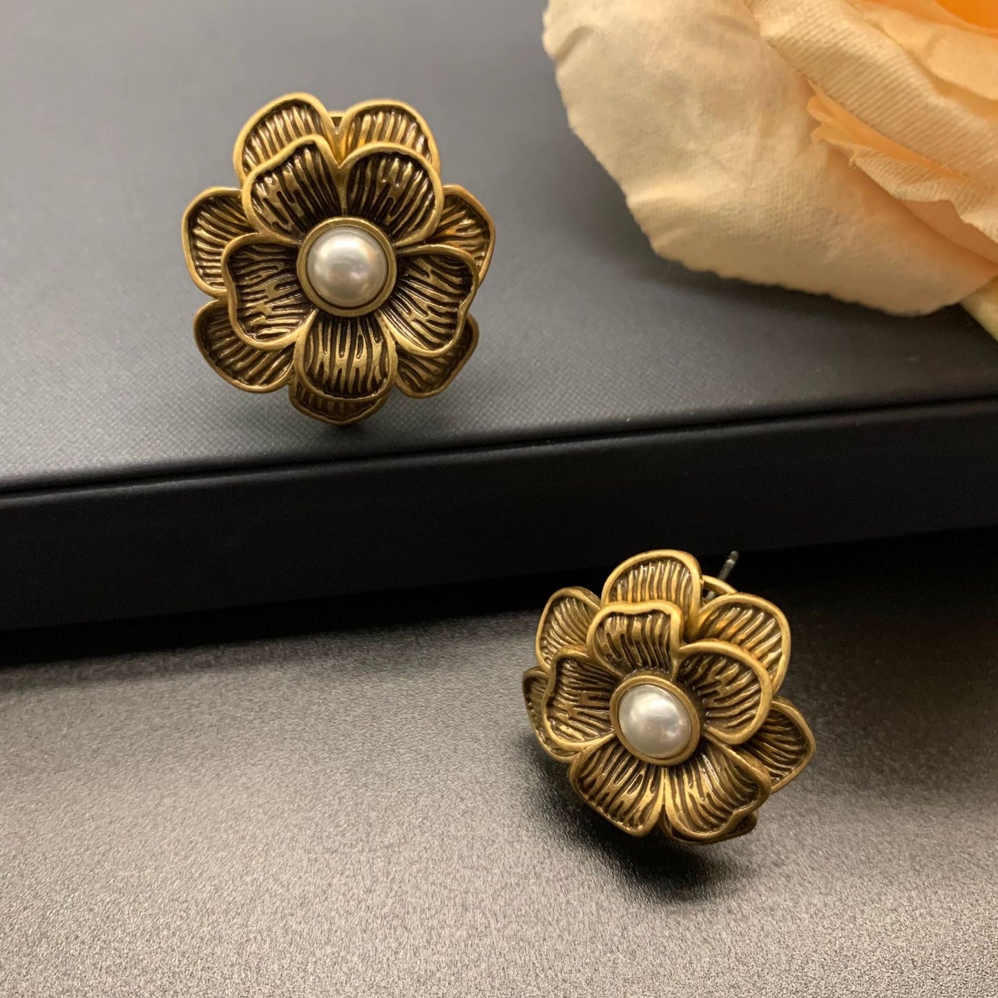 Blossom Bank Retro Style Pure Copper Earrings