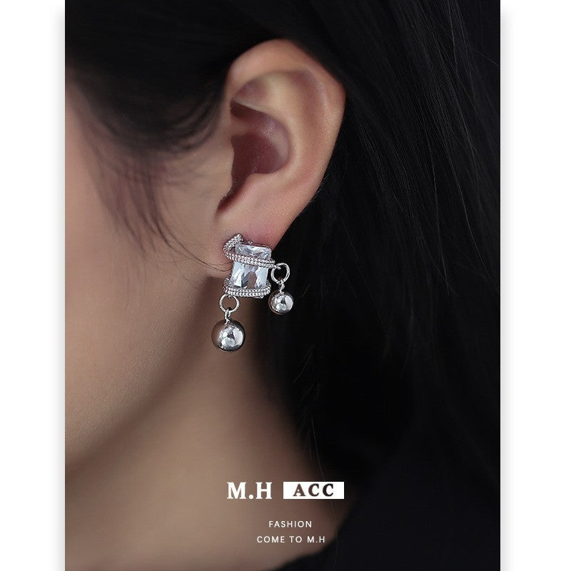 Women's Ball Sier Needle Elegant Hot High-grade Earrings