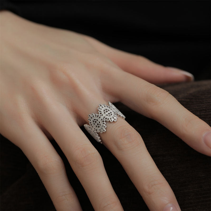 Hollow Exquisite Palace Style Female Personality Rings