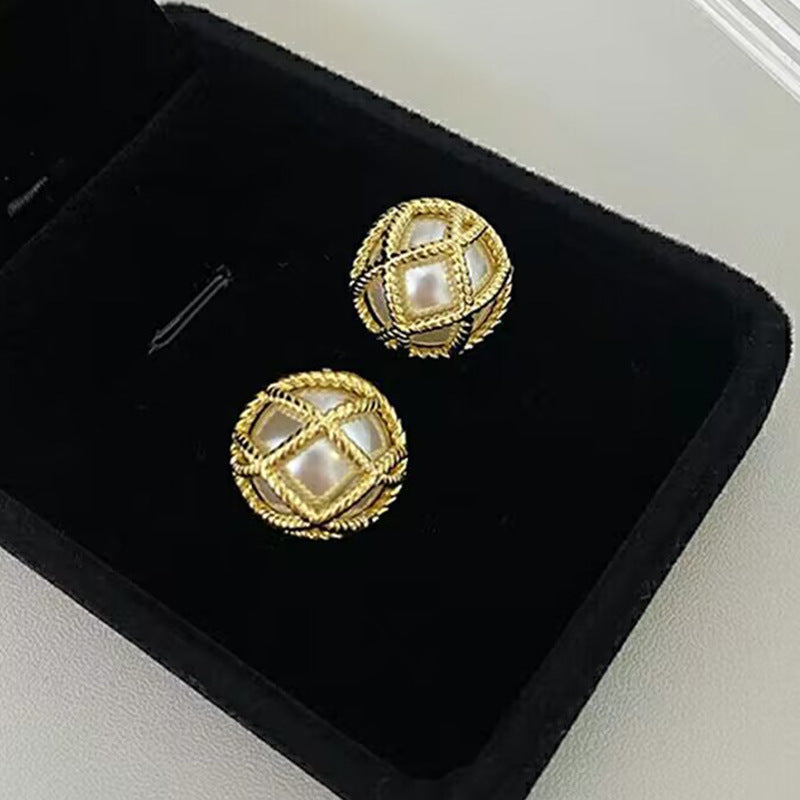 Women's French Style Classic Light Luxury Pearl Earrings