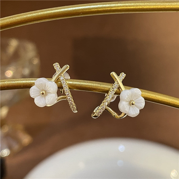 Women's Compact Mini Flower Shell For Trendy Temperament Earrings