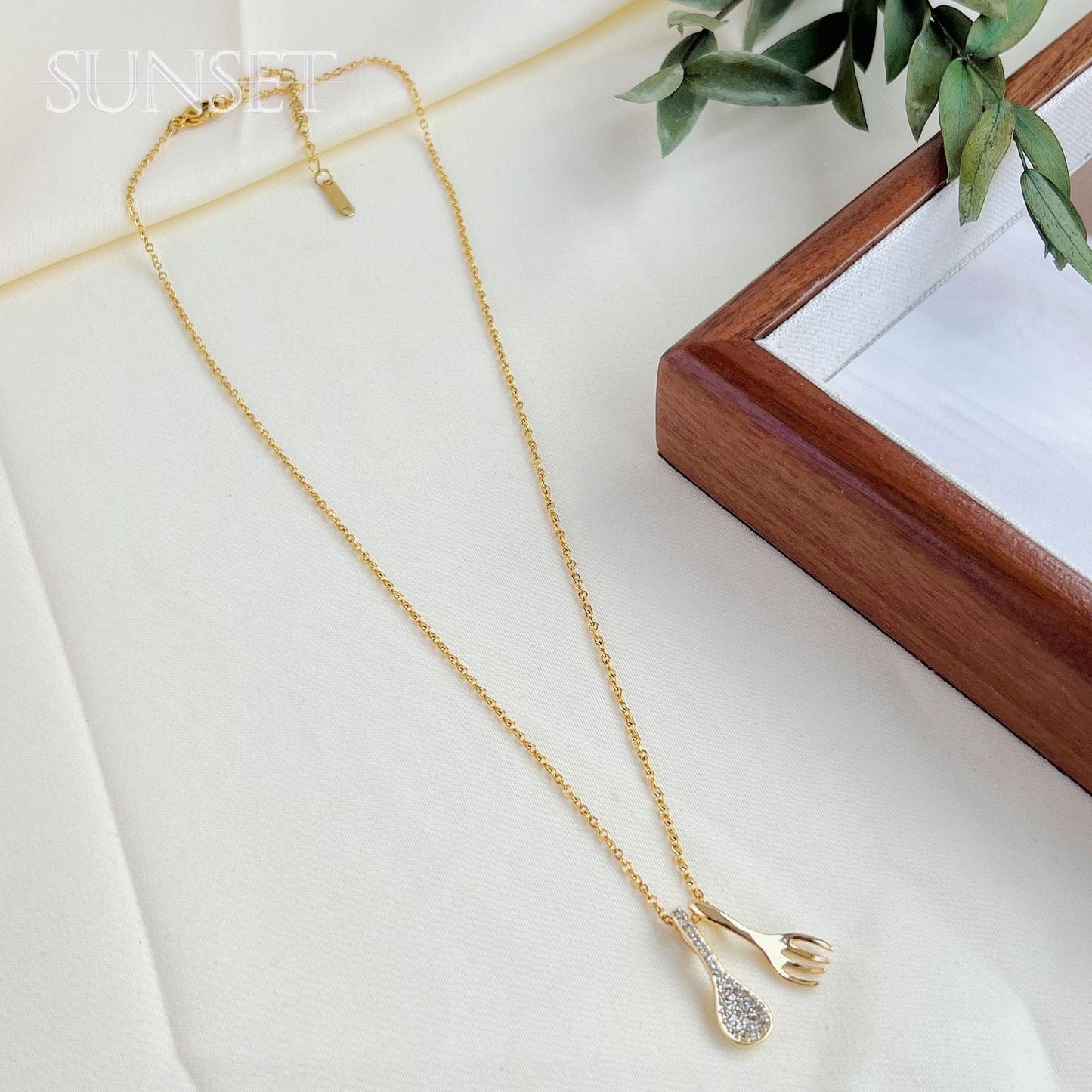 Women's Cool Style Creative Pendant For Minority Minimalist Design Necklaces