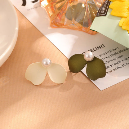 Women's Elegant Pearl High Sense Love Heart Earrings