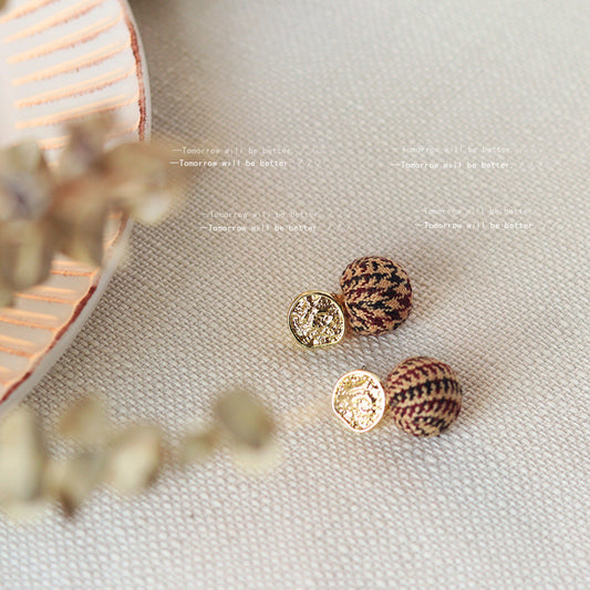 Women's Classic Style Sier Needle Woolen Yarn Ball Earrings