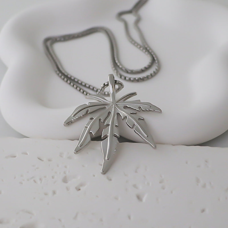 Women's & Men's Maple Leaf-shaped Accessories Street And Hip Necklaces