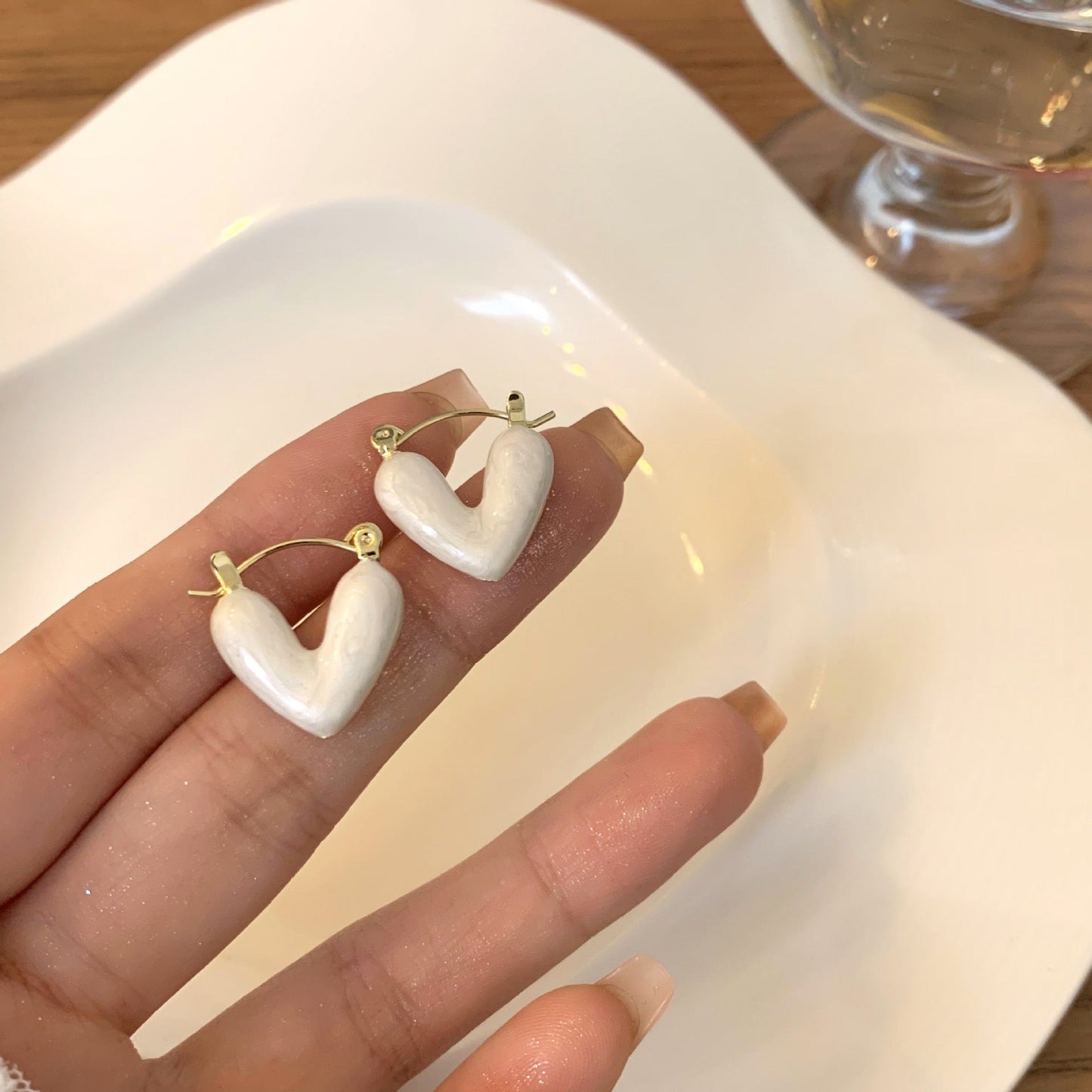 Women's Luxury High-grade White Drip Glazed Love Heart Small Earrings