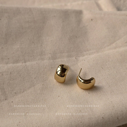 Bright Eyes Simple Bean Sier Needle Earrings