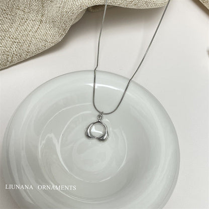 Hollow Metal Minimalist Female Special Interest Necklaces