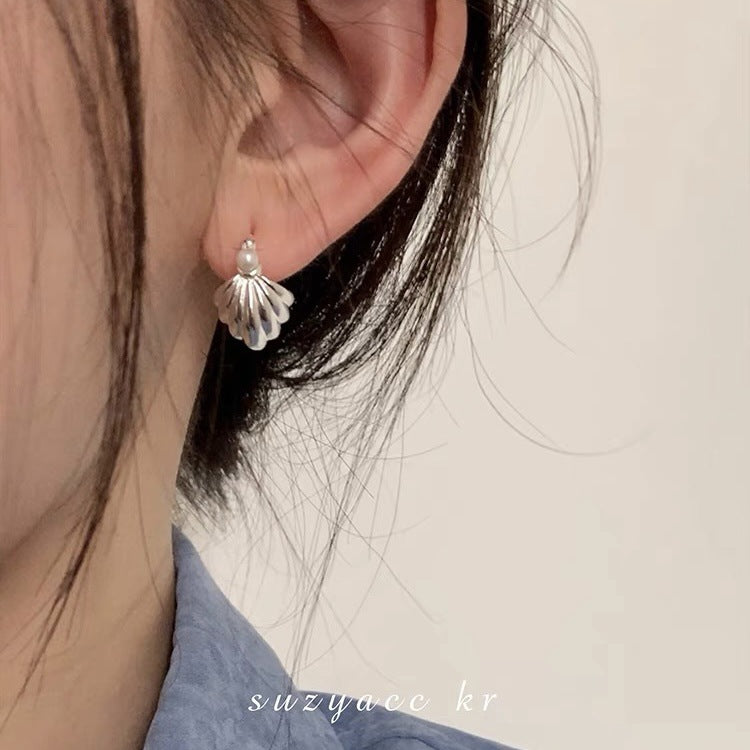 Niche Design Striped Pearl Female Personality Earrings