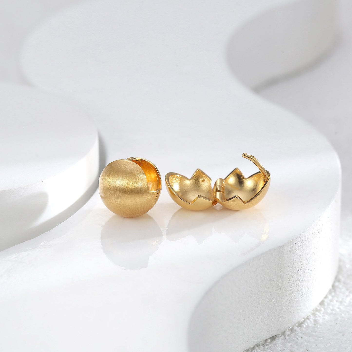 Women's Graceful Personality Brushed Ball Ear Clip Rings
