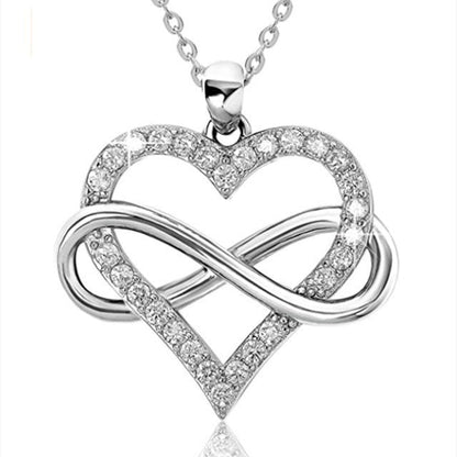 Women's Infinite Love Simple Heart-shaped Clavicle Necklaces
