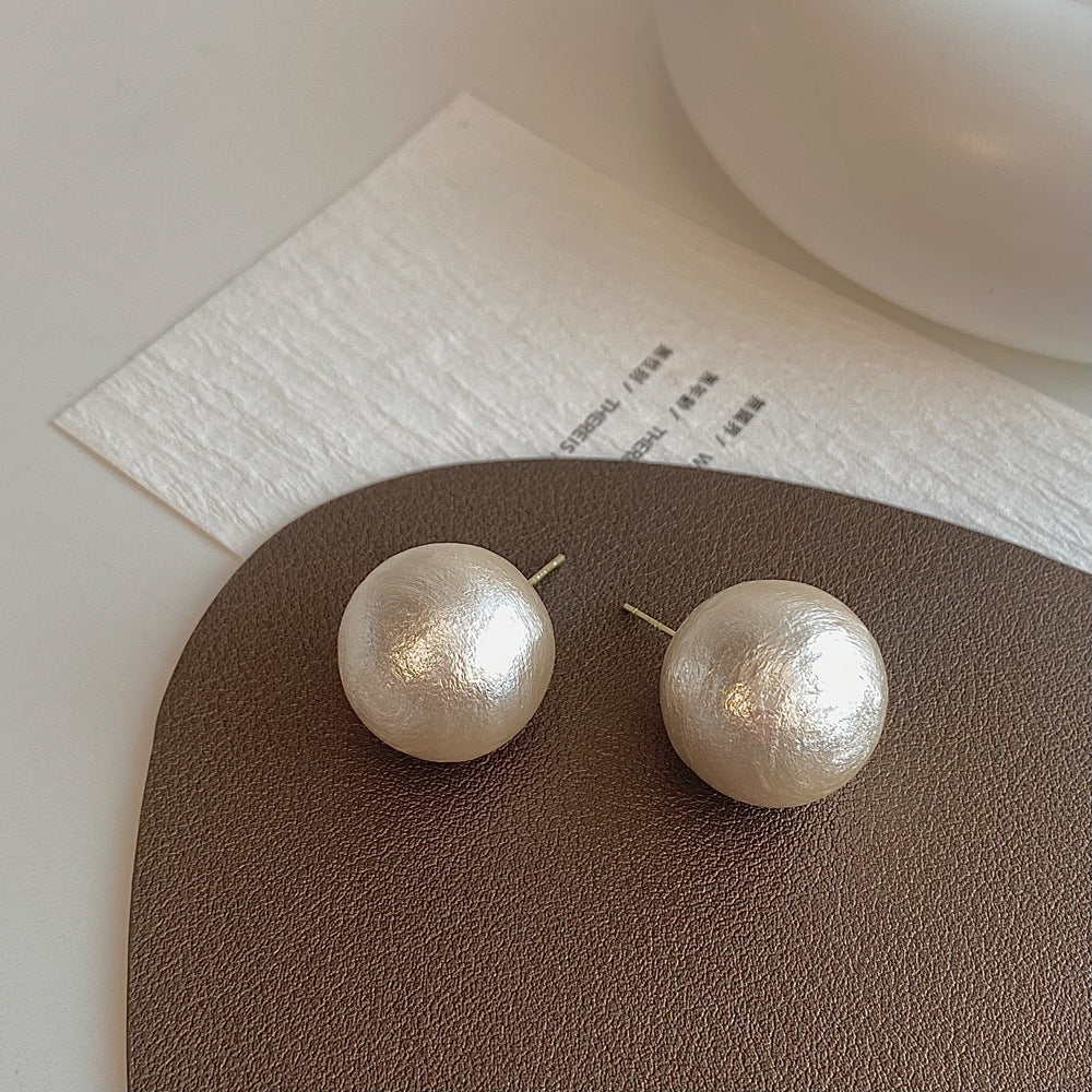 Women's French Style Retro Bright Pearl Knotted Earrings