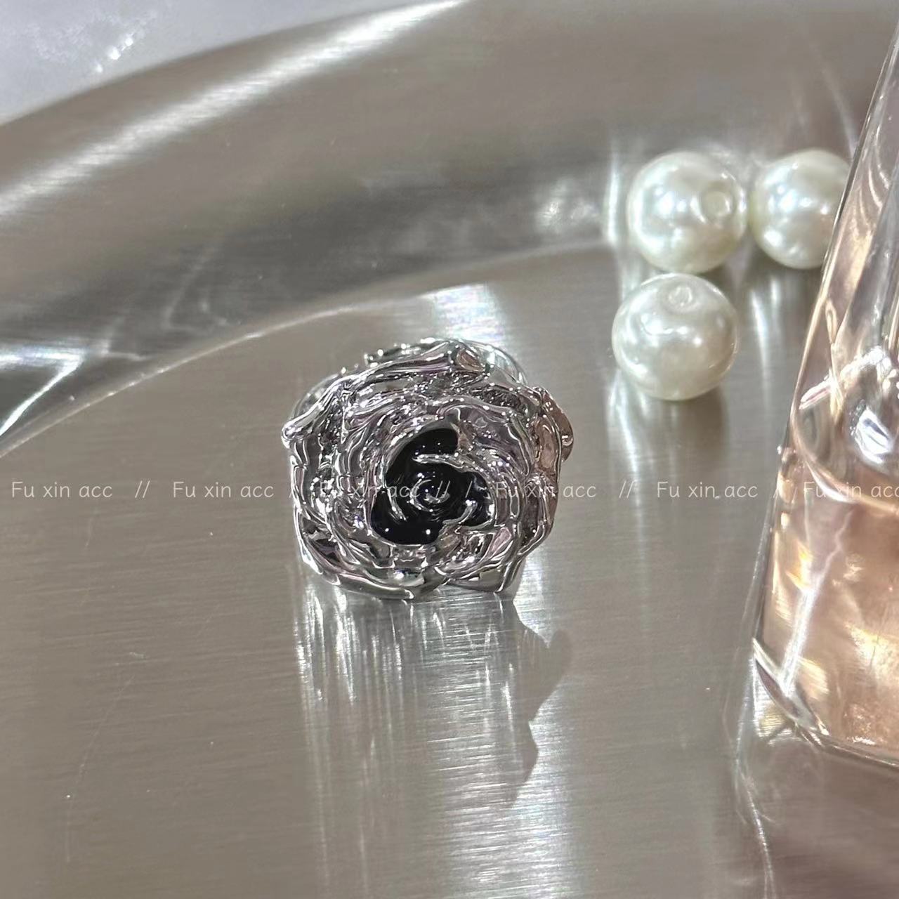 Retro Black Three-dimensional Rose Female Design High-grade Light Luxury Rings
