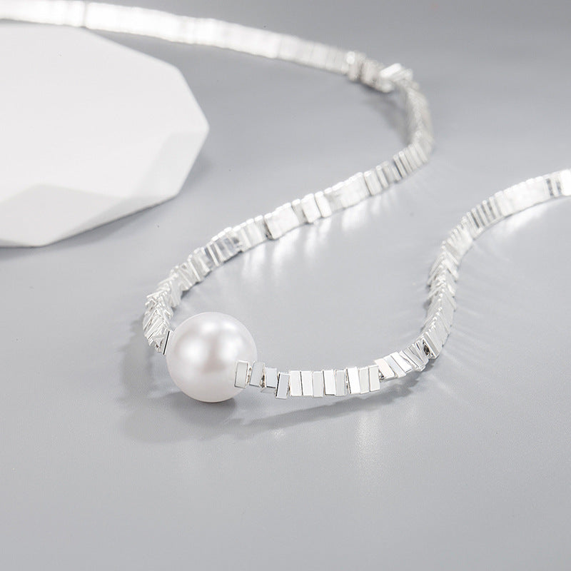 Women's Pearl Pendant Advanced Design Clavicle Chain Simple And Light Necklaces