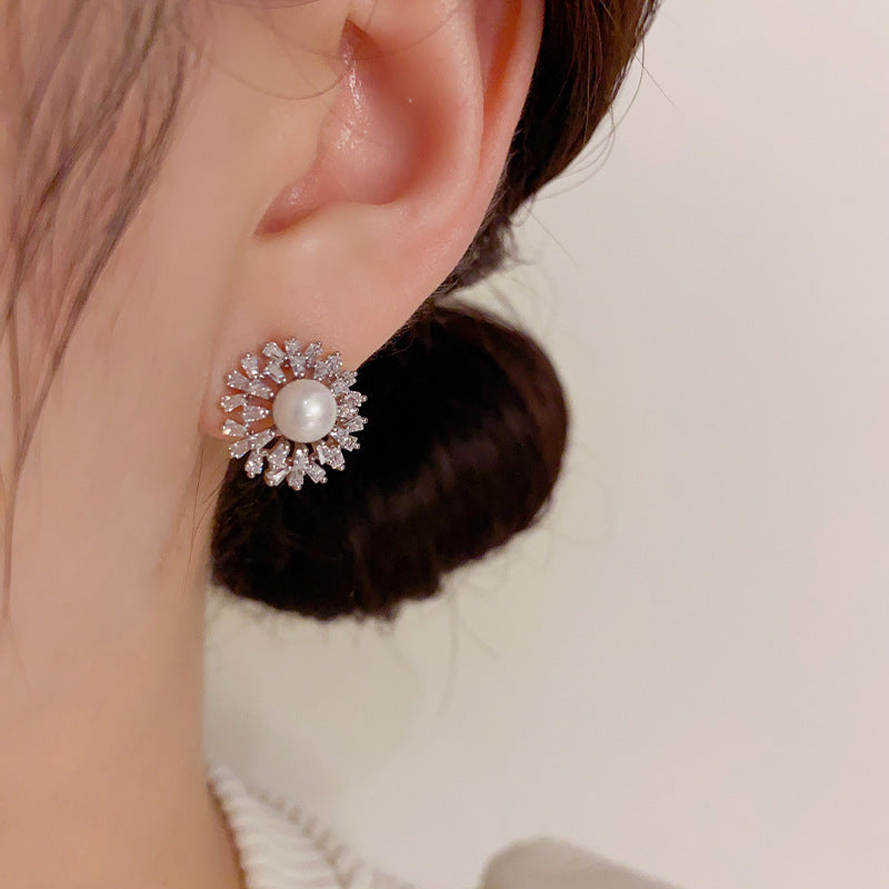 Women's Luxury Fashion Snowflake Pearl Sier Needle Unique Earrings