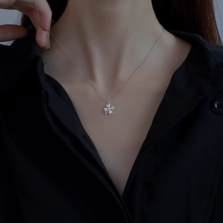 Women's Four-leaf Clover For Special Interest Light Necklaces