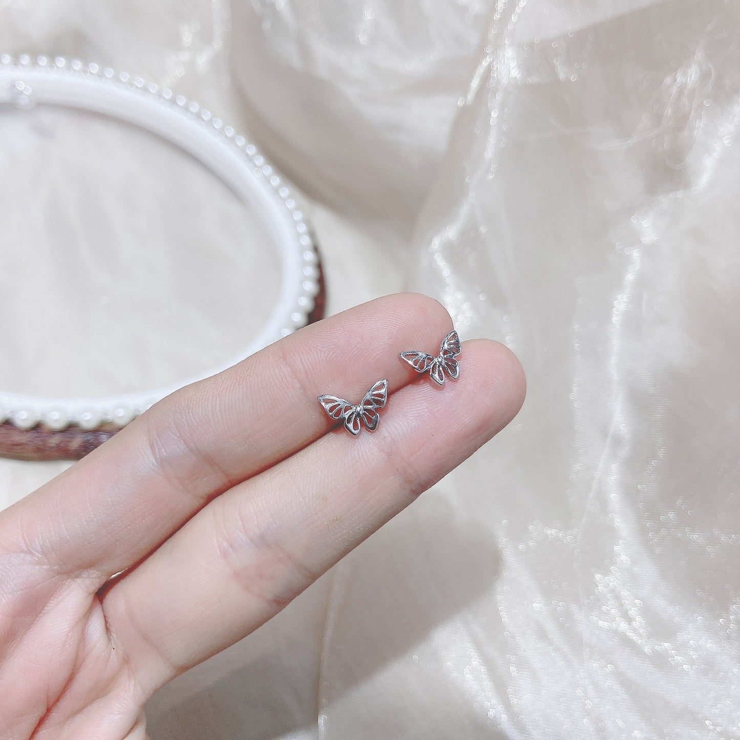 Sier Female Simple And Compact Delicate Earrings